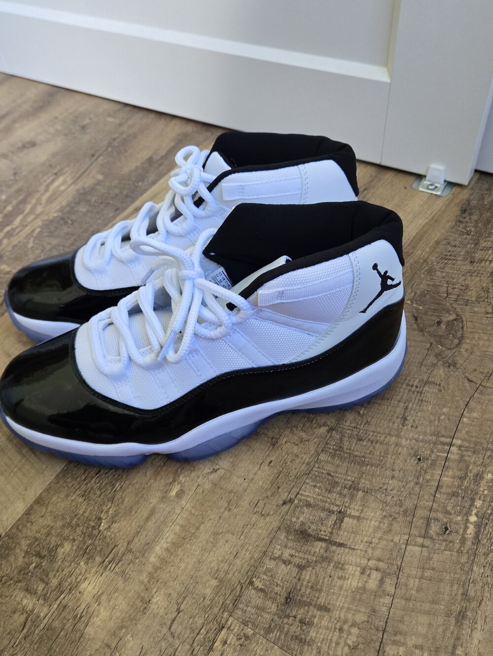 Air Jordan 11 Retro Concord Sneakers Size 11, 528895-107